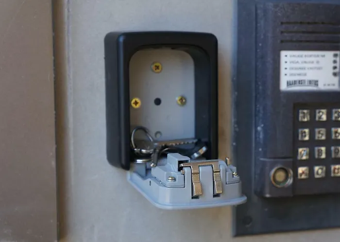 Lauteri Apart Inn Free Parking Self Check-In 24H Apartman